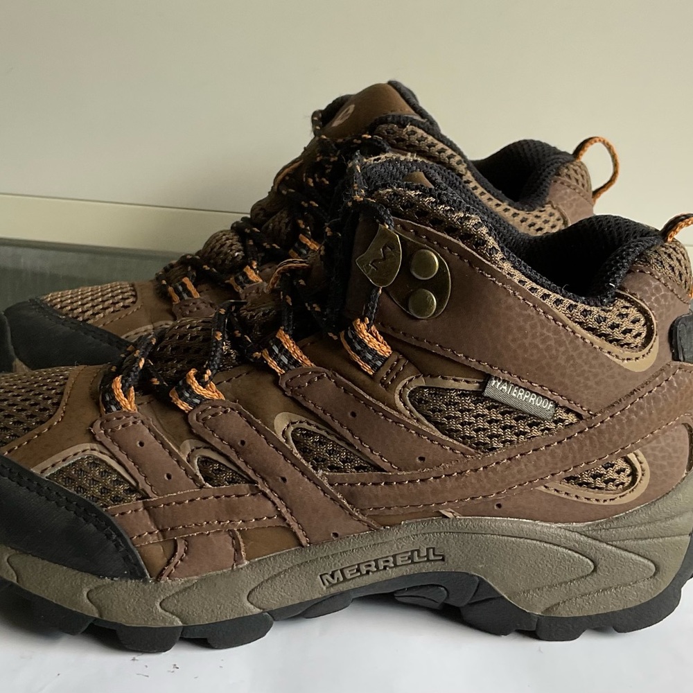 Merrell Boy's Moab 2 Mid Waterproof Boots Size 1 - Picture 2 of 10